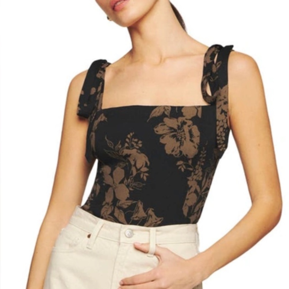 NWOT Reformation Ellora Top in Night Garden. Size 6.